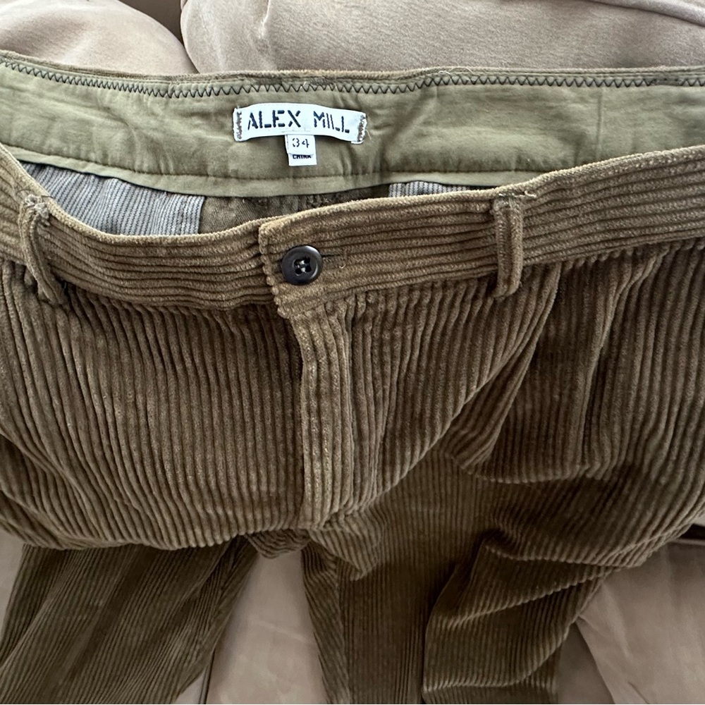 Alex Mill men’s corduroy. Size 34. Color: Moss